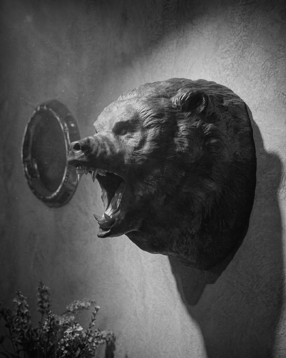 Hand-Carved Roaring Bear Head Gizz