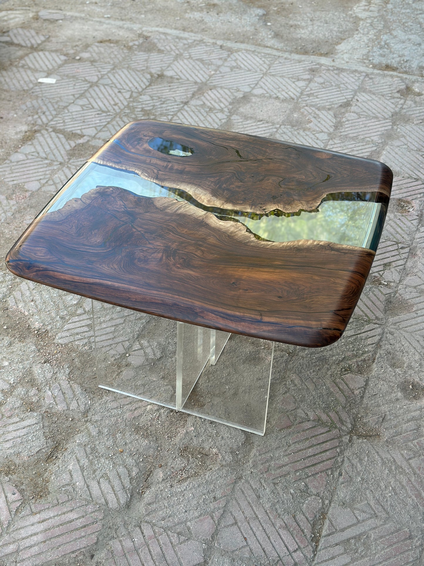 43,3"x43,3"     -     110x110cm   Coffee Table
