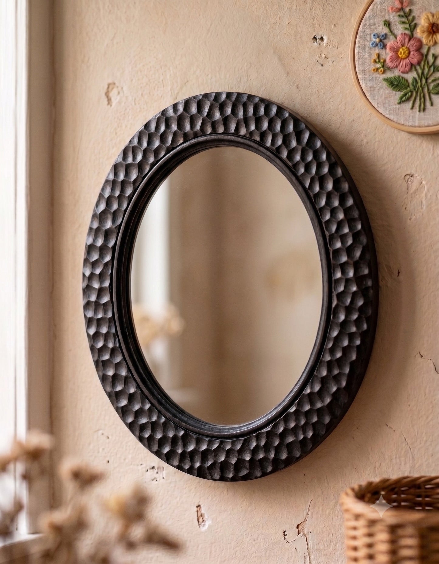 Carved Oval Wooden Frame S-5 Gizz