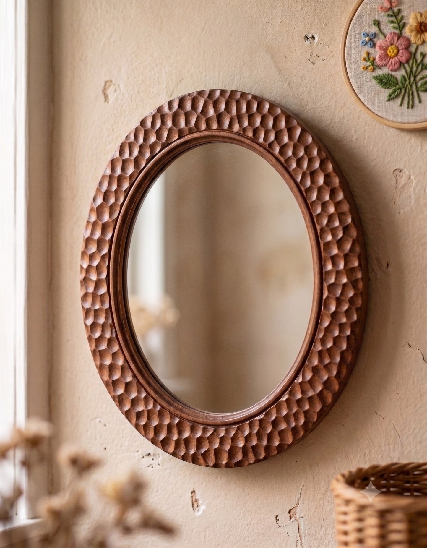Carved Oval Wooden Frame S-5 Gizz