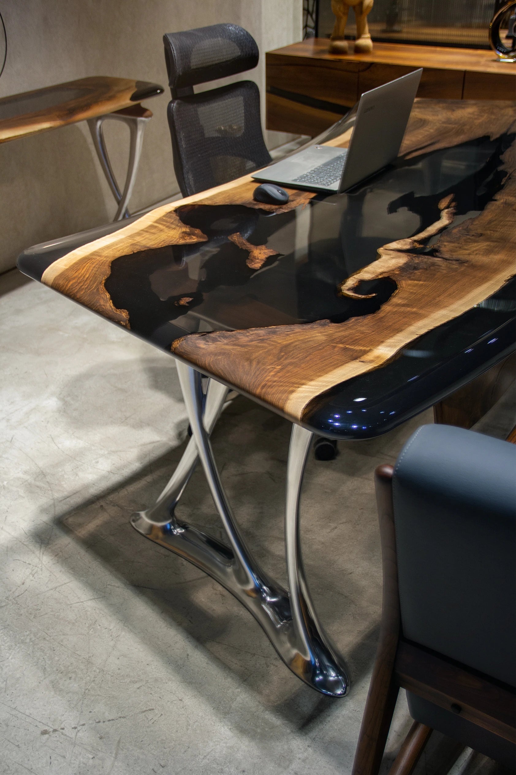 Luxury D-Shaped Walnut & Epoxy Executive Desk Gizz