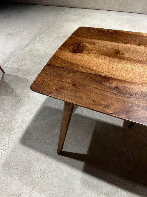 Hardwood Dining Table - Solid Kitchen Table with a wooden chair detailed look