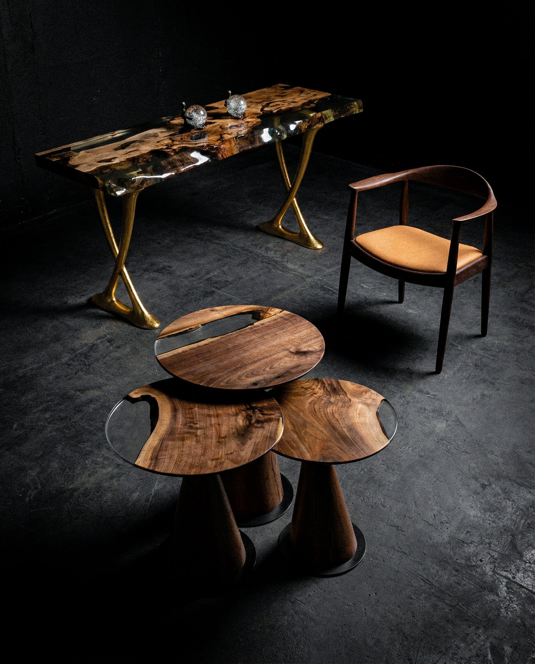 Resin Live Edge Console Table Made of Linden Wood - Foyer Table- Entryway Table Gizz