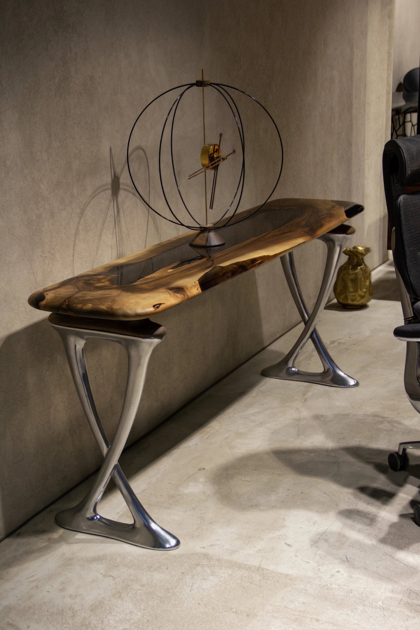 Luxury D-Shaped Walnut & Epoxy Executive Desk Gizz