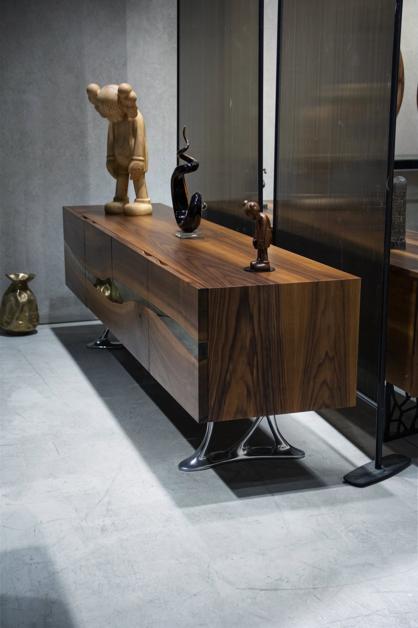 Luxury D-Shaped Walnut & Epoxy Executive Desk Gizz